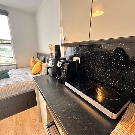 Lovely Self Contained Studio Now Available Londra Esterno foto