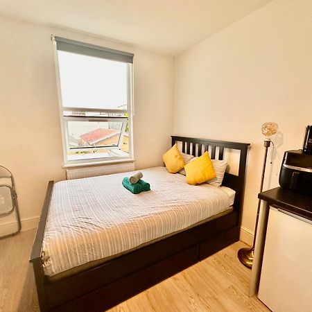 Lovely Self Contained Studio Now Available Londra Esterno foto