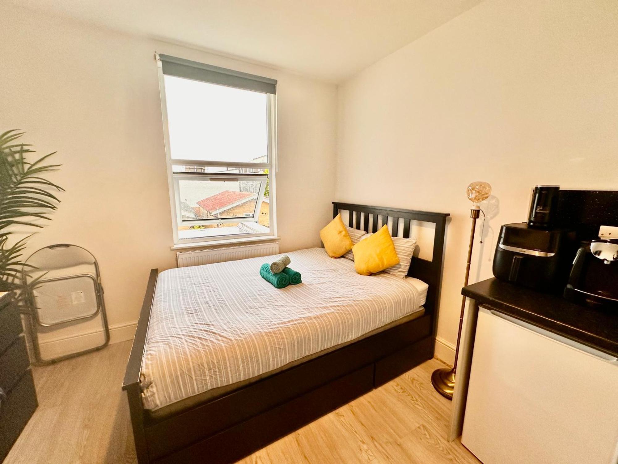 Lovely Self Contained Studio Now Available Londra Esterno foto